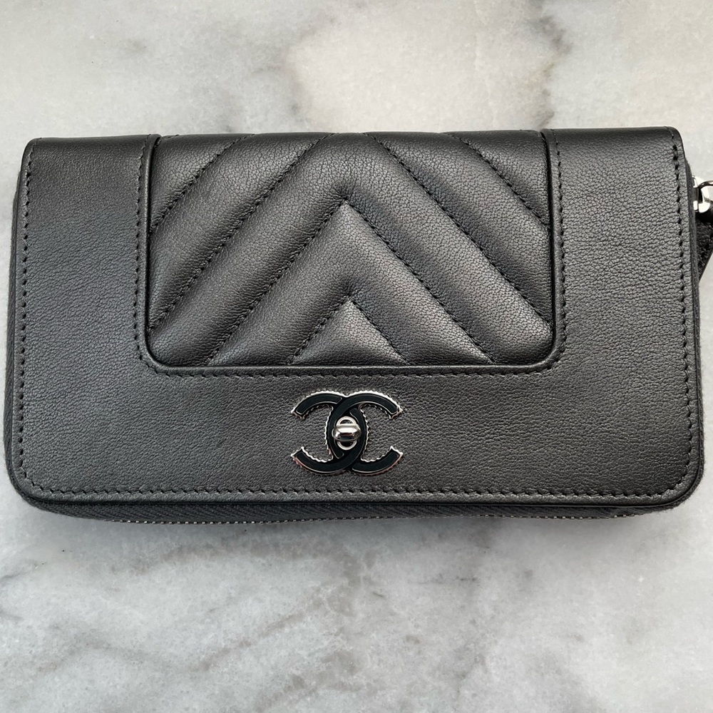 Grey Chanel wallet unused ser. no. 24794003
